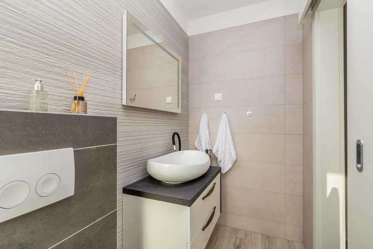 Apartments Solis Lacus Penthouse ニヴィーチェ エクステリア 写真