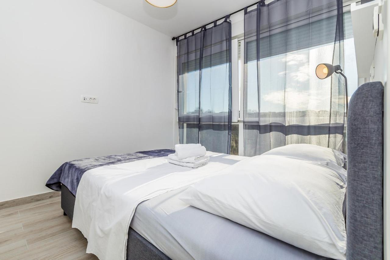 Apartments Solis Lacus Penthouse ニヴィーチェ エクステリア 写真